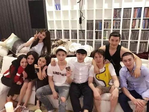 在娱乐圈的闺蜜吃瓜小说,揭秘明星背后的秘密瓜田